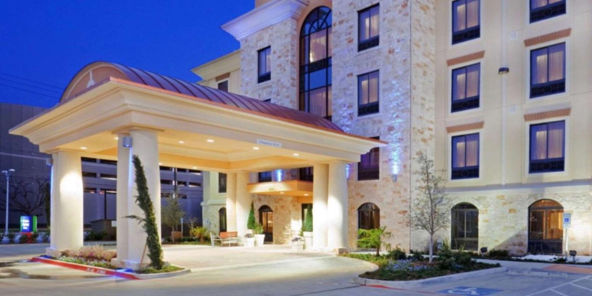 Comfort Inn & Suites Dallas Medical-Market Center Extérieur photo