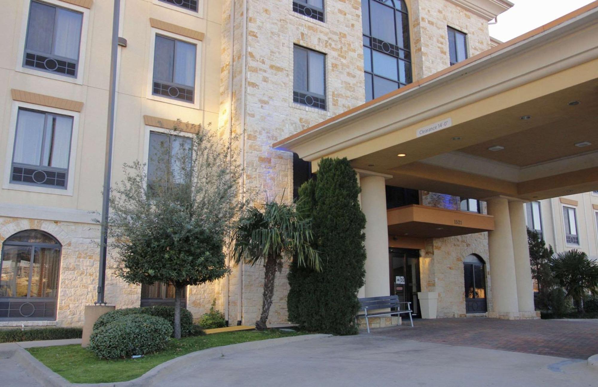 Comfort Inn & Suites Dallas Medical-Market Center Extérieur photo